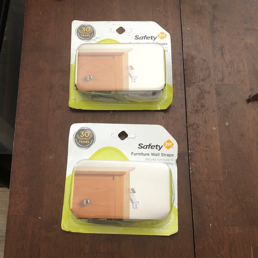 🎃 Safety 1st White Furniture Wall Straps - 2 Pack